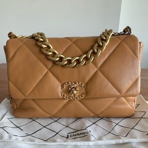 Chanel 19 Large